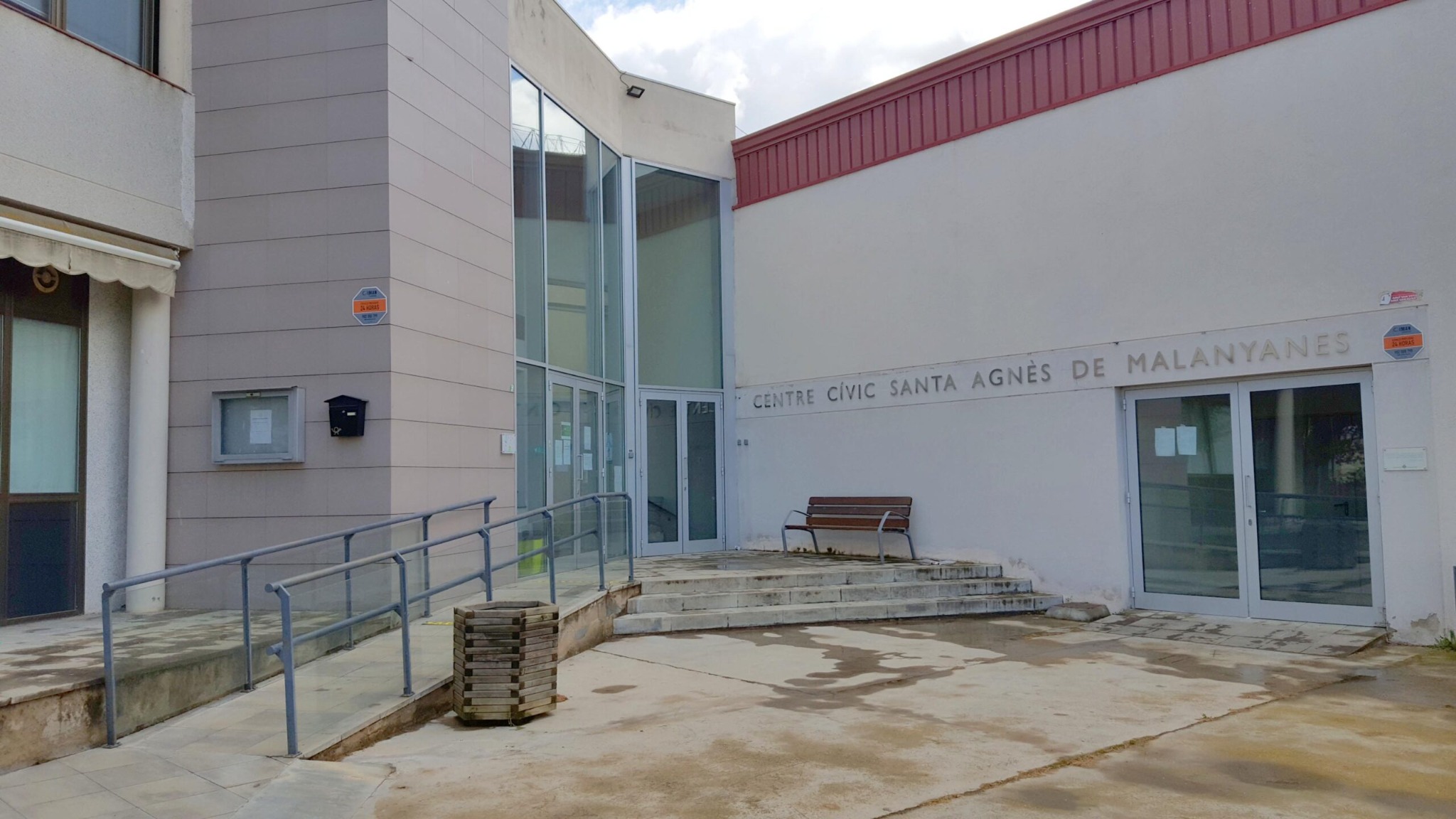 Façana del Centre Cívic Santa Agnès de Malanyanes