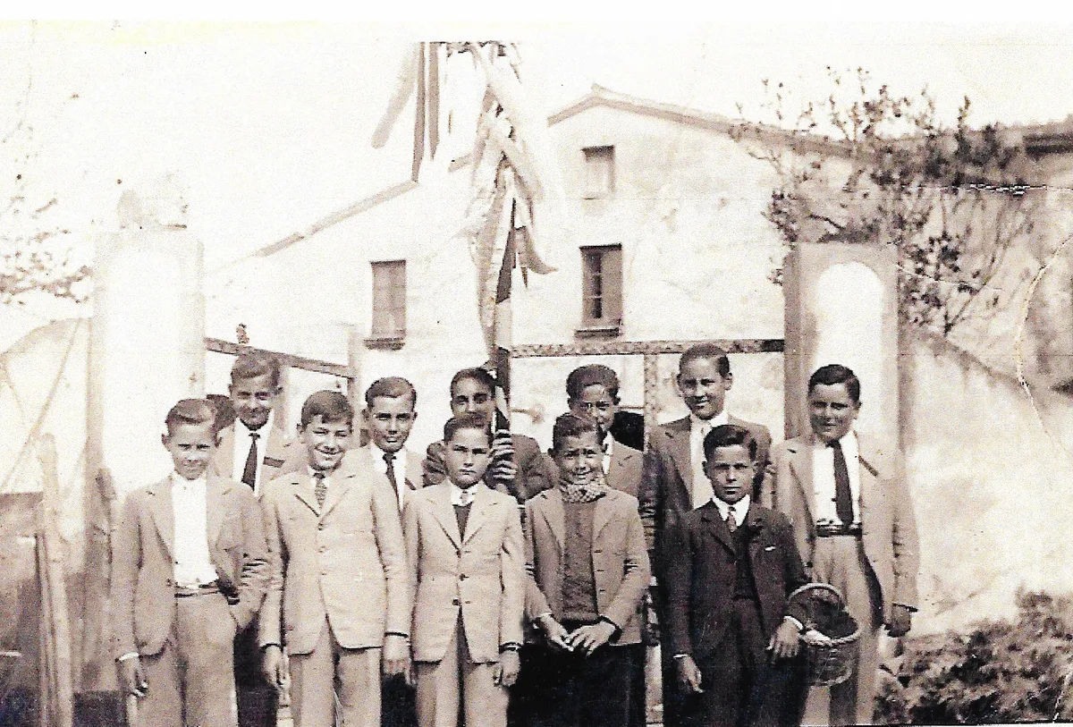 LOS MOZOS DEL PUEBLO