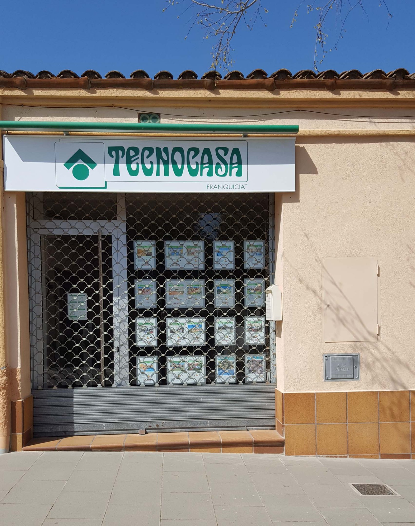 Façana de Tecnocasa a Santa Agnès