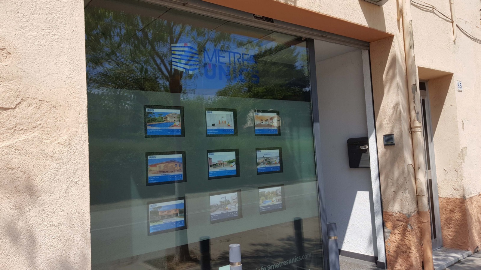 Aparador de la immobiliària Metres Únics