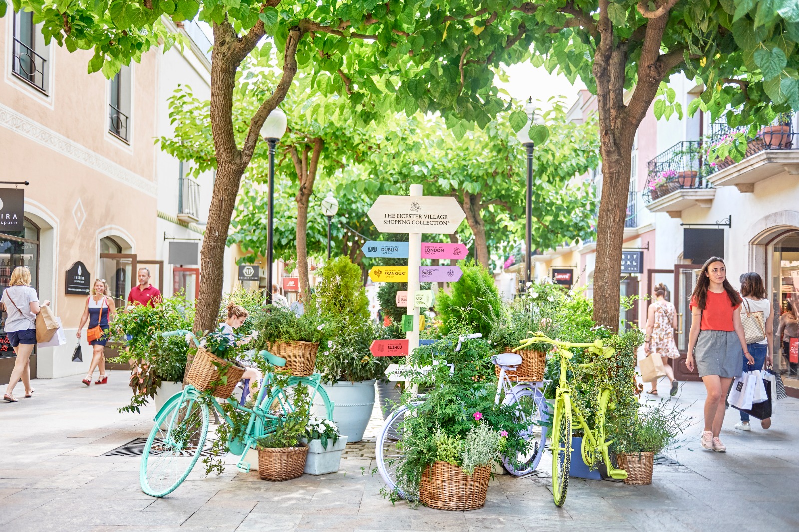 Passeig comercial de La Roca Village